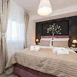 Villa Twins With Heated Pool