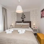 Villa Twins With Heated Pool