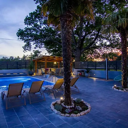 Villa Twins With Heated Pool Sukošan