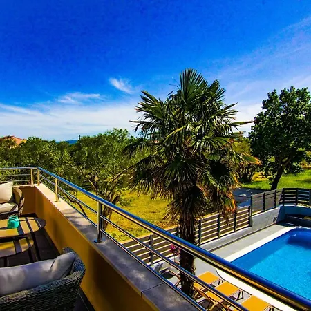 Twins With Heated Pool *