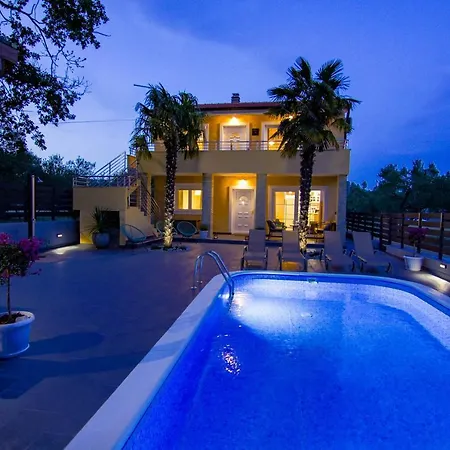 Twins With Heated Pool * Sukošan