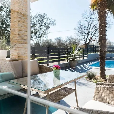 Villa Twins With Heated Pool Sukošan