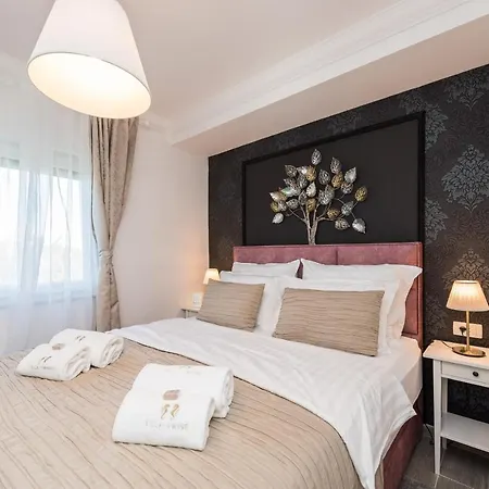 Twins With Heated Pool *