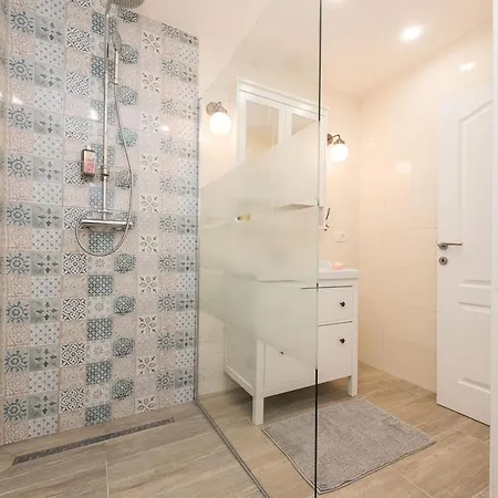 Twins With Heated Pool * Sukošan