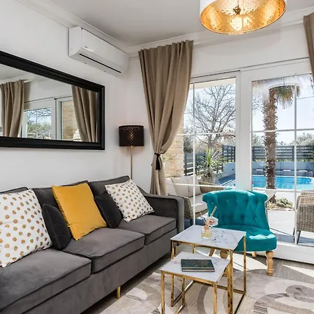 Twins With Heated Pool ヴィラ Sukošan