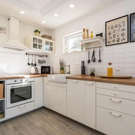 Twins With Heated Pool Sukošan