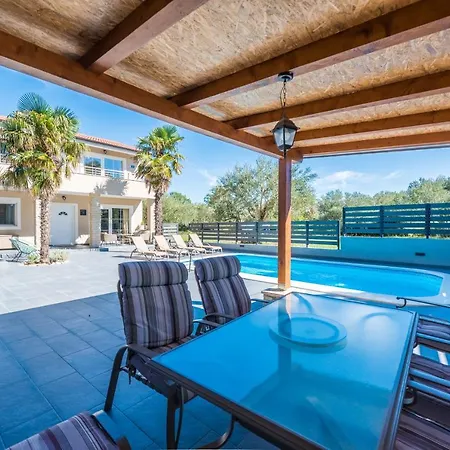 ヴィラ Twins With Heated Pool *