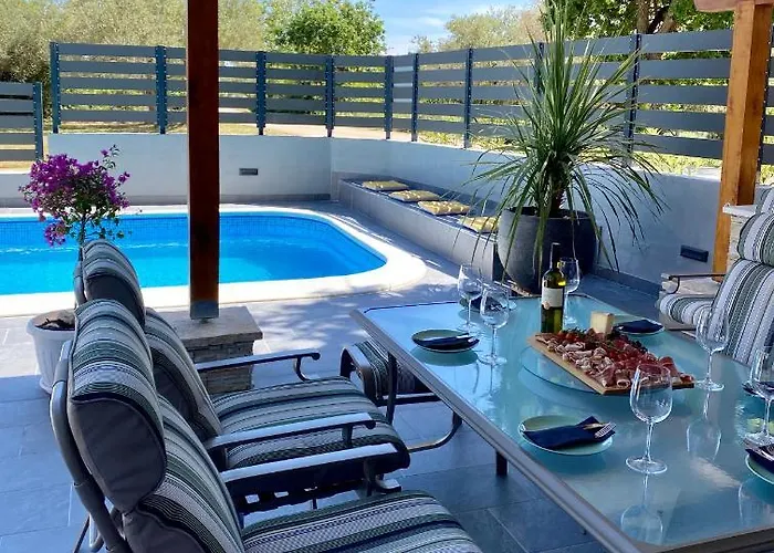 Villa Twins With Heated Pool