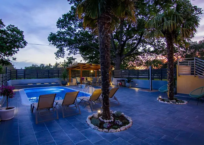 Villa Twins With Heated Pool Sukošan