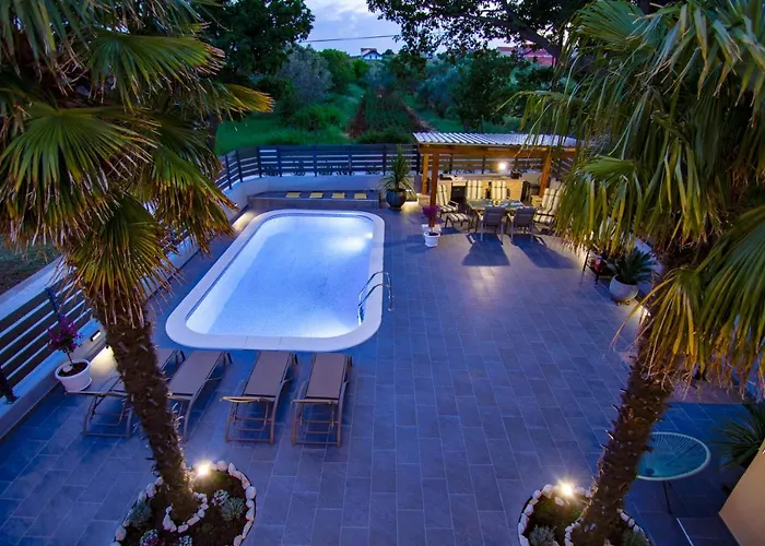 Twins With Heated Pool