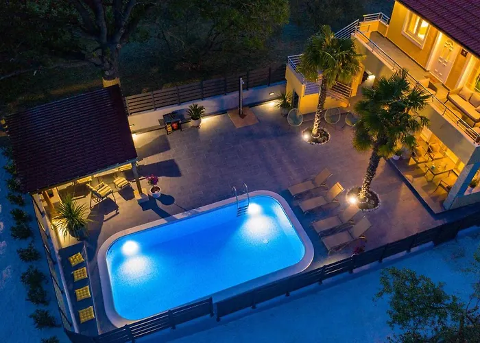 Twins With Heated Pool Βίλα