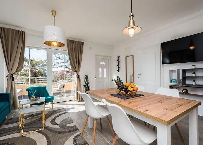 Twins With Heated Pool Sukošan