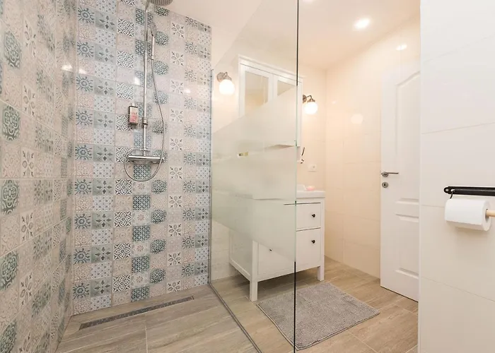 Twins With Heated Pool * Sukošan