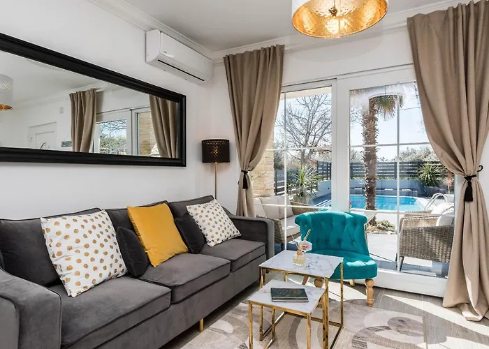 Twins With Heated Pool Villa Sukošan