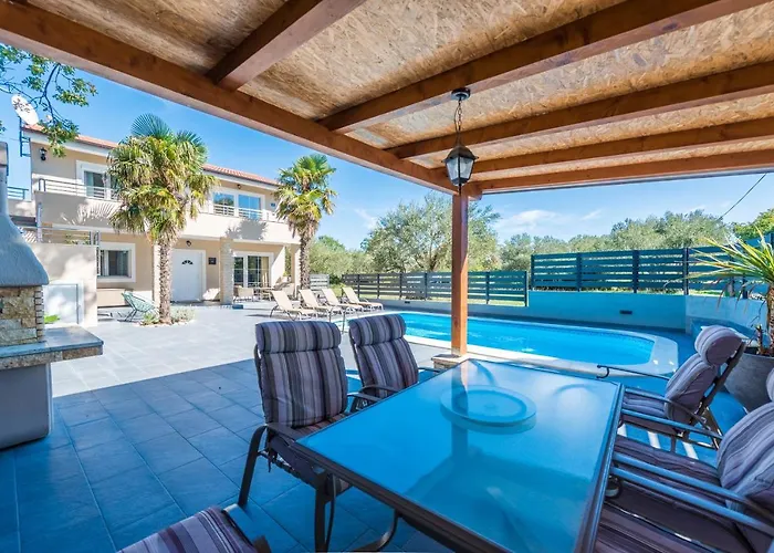Βίλα Twins With Heated Pool *