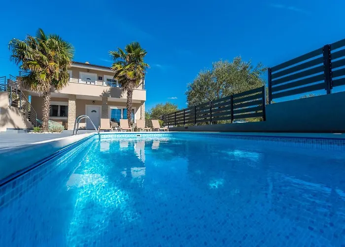 Villa Twins With Heated Pool