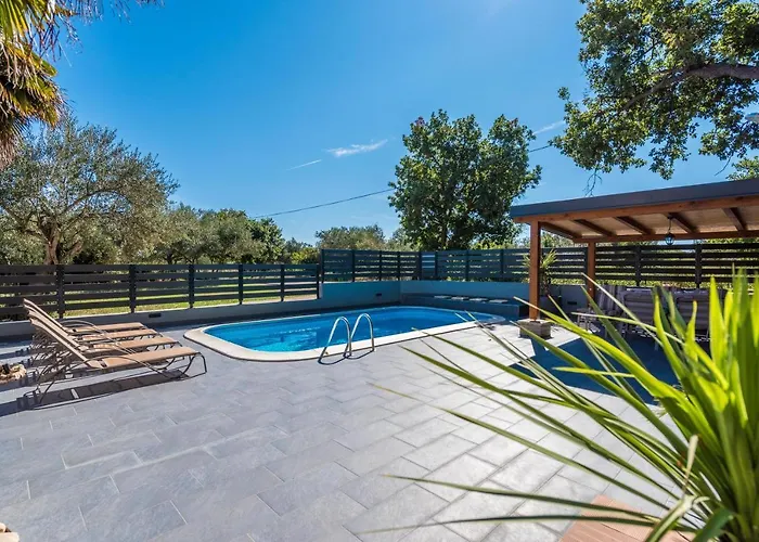 Βίλα Twins With Heated Pool *