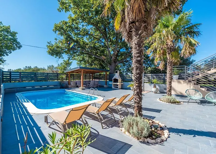 Villa Twins With Heated Pool Sukošan