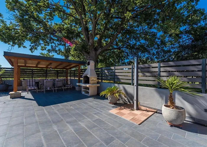 Villa Twins With Heated Pool Sukošan