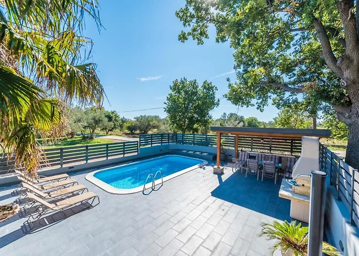 Villa Twins With Heated Pool Sukošan