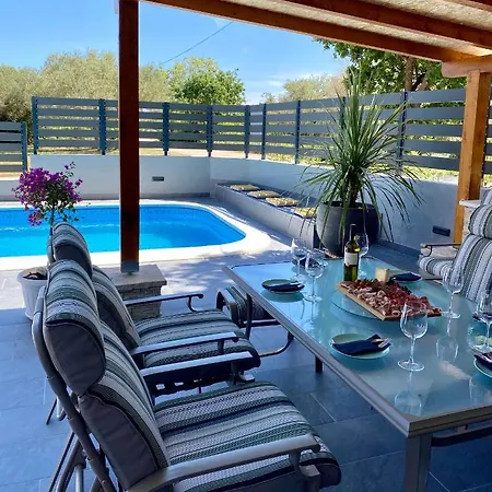 Villa Twins With Heated Pool