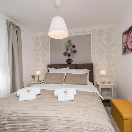 Villa Twins With Heated Pool