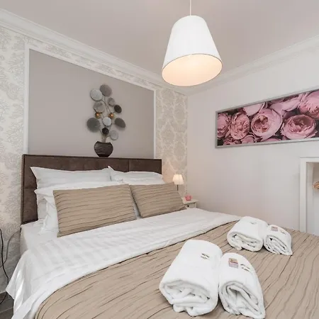 Twins With Heated Pool Sukošan