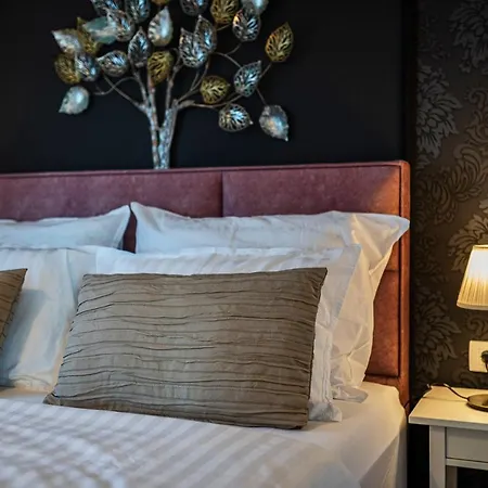 Twins With Heated Pool