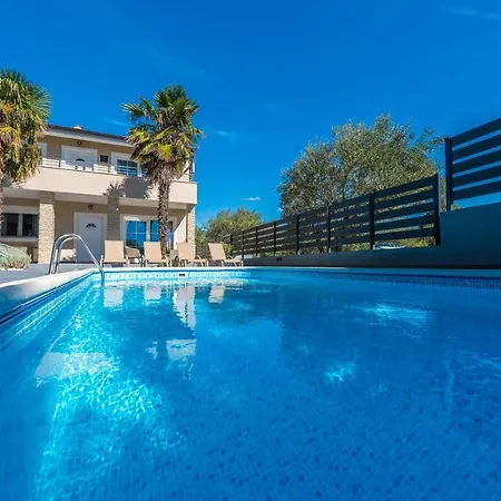 Villa Twins With Heated Pool