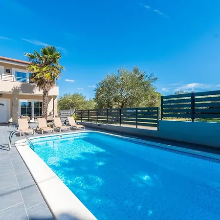 Villa Twins With Heated Pool