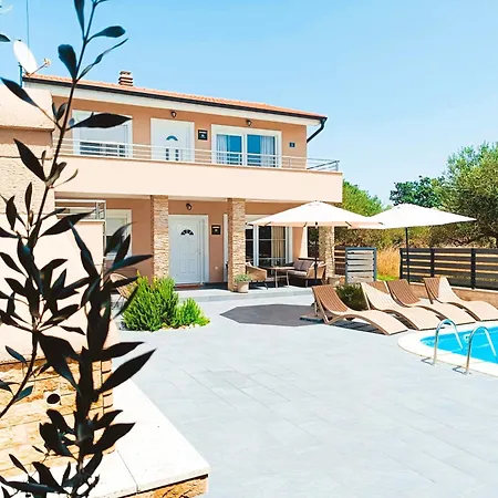 Twins With Heated Pool Villa *
